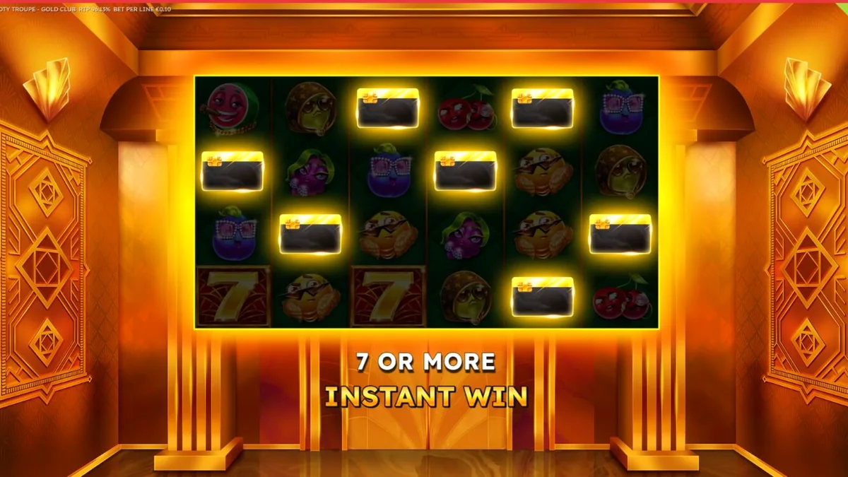Tampilan visual mewah dari slot Frooty Troupe – Gold Club dengan simbol buah dan kartu kredit emas.